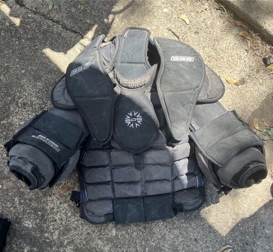 Simmons 992 Goalie Chest Protector (Used)