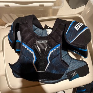 Large Intermediate Bauer X Shoulder Pads (Used)