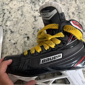 Bauer Hockey Skates Extra Wide Width Size 2 (Used)