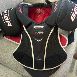 Men's Large Intermediate Bauer Vapor X800 Lite Shoulder Pads (Used)
