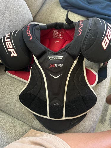 Men's Large Intermediate Bauer Vapor X800 Lite Shoulder Pads (Used)