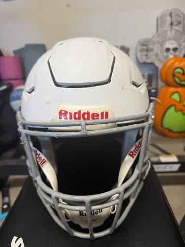 Large Adult Riddell SpeedFlex Helmet (Used)