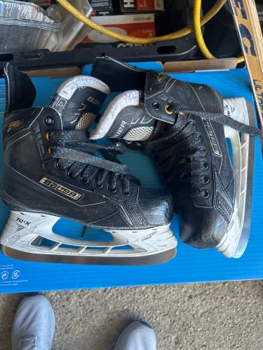 Bauer Supreme 170 Hockey Skates Regular Width Size 4 (Used)