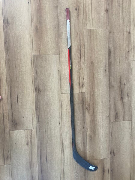 Intermediate Bauer Vapor Hyperlite Right Handed Hockey Stick P92 (Used)