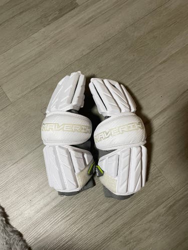 Maverik Max big Elbow Pads