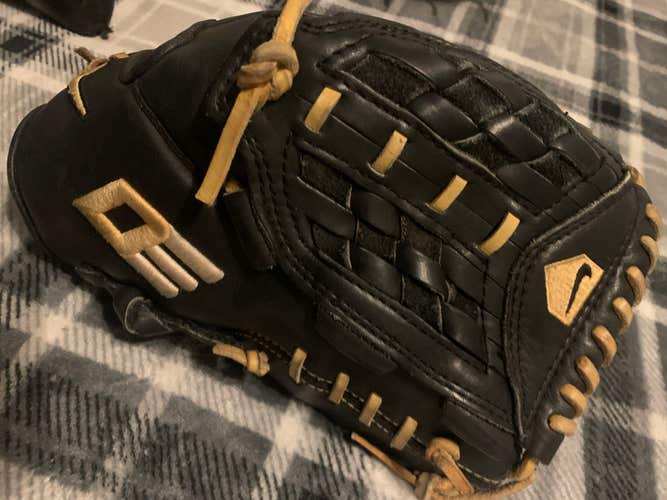 Nike Diamond elite baseball glove Right handed 12 inches Used but still in great condition Lowball