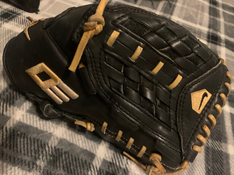 Nike Diamond elite baseball glove Right handed 12 inches Used but still in great condition Lowball