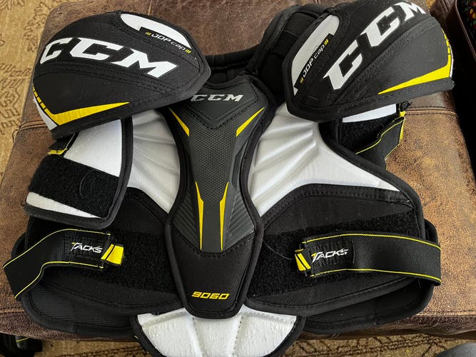 CCM Tacks 9060 Shoulder Pads JR Large