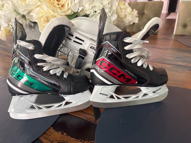 2024 CCM Jetspeed FT680 Hockey Skates Regular Width 11 (Used)