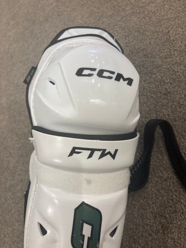 CCM FTW Shin Pads