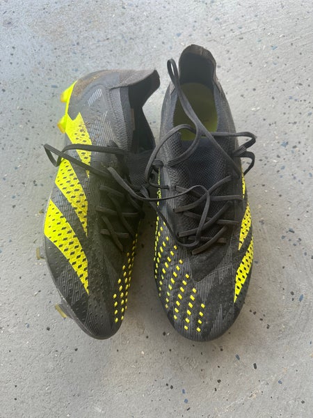 Black Unisex Size M 9.5 (W 10.5) Adidas Predator Accuracy Molded Cleats Cleats (Used)