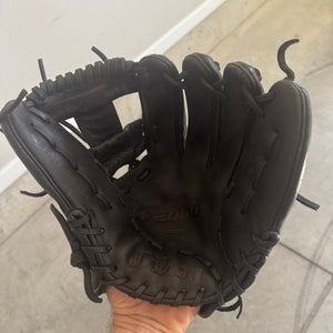 Wilson A2000 RH Infield Baseball Glove 11.5" (Used)