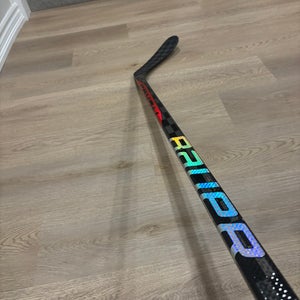 Senior Bauer Vapor Hyperlite Right Handed Hockey Stick P28 64” *Sync Graphic*Pro Stock (Used)