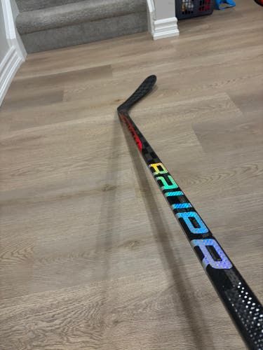 Senior Bauer Vapor Hyperlite Right Handed Hockey Stick P28 64” *Sync Graphic*Pro Stock (Used)