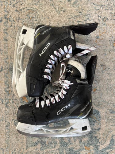 Used Junior CCM Tacks AS-570 Hockey Skates Regular Width Size 3