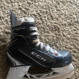 CCM Tacks 9040 Hockey Skates (Used)