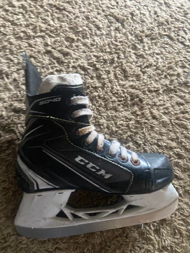 CCM Tacks 9040 Hockey Skates (Used)