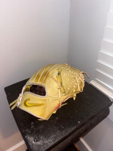 Nike Diamond Elite J,  RH Pitcher's Baseball Glove 12" *VERY RARE* Japanese