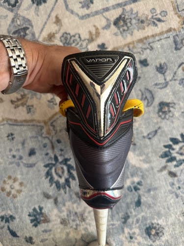 2021 Bauer Vapor X600 Hockey Skates Regular Width Size 2.5 (Used)