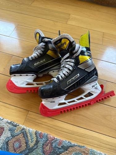 Bauer Supreme S37 Hockey Skates 7 (Used)