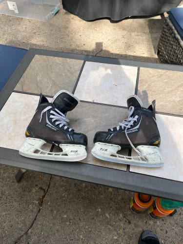 Bauer Supreme One.4 Hockey Skates Regular Width Size 5 (Used)
