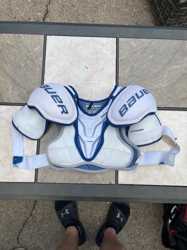 Medium Junior Bauer Nexus 7000 Shoulder Pads (Used)