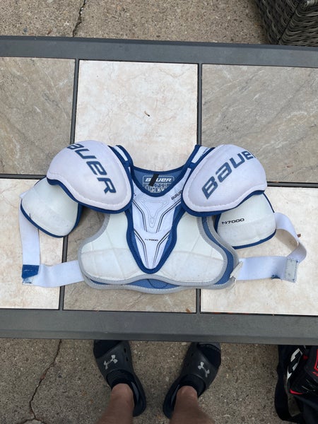 Medium Junior Bauer Nexus 7000 Shoulder Pads (Used)