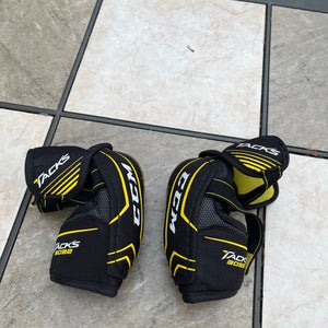 Junior Medium CCM Tacks 3092 Elbow Pads (Used)