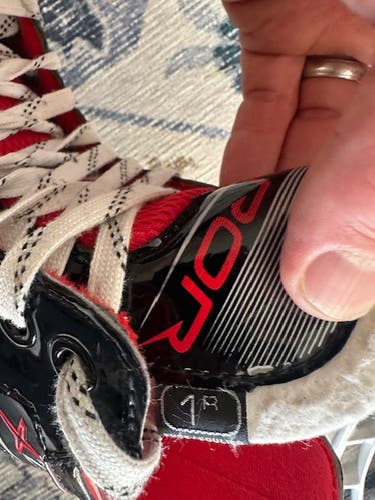 2020 Bauer Vapor X2.5 Hockey Skates Regular Width Pro Stock Size 1 (Used)