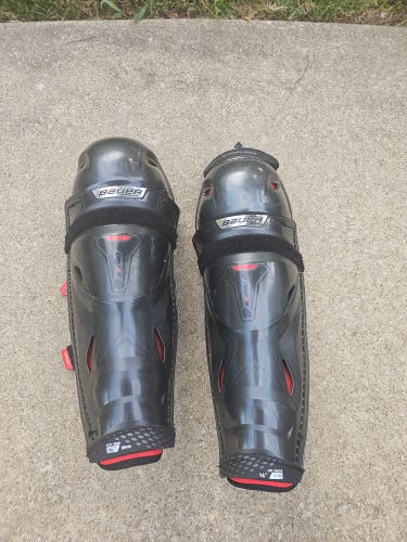 Intermediate Bauer Vapor 3X Pro 14" Shin Pads (Used)