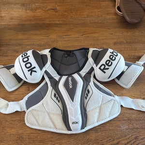 Reebok yth large hockey shoulder pads