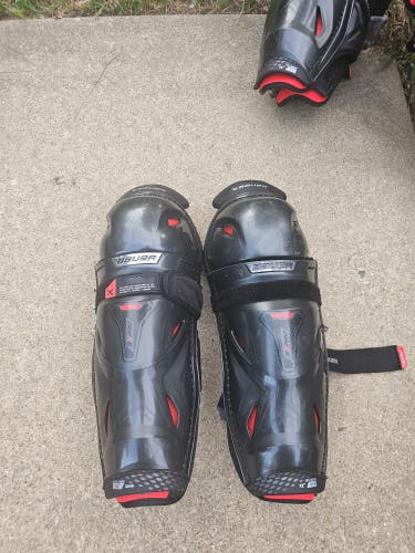 Intermediate Bauer Vapor 3X Pro 13" Shin Pads (Used)