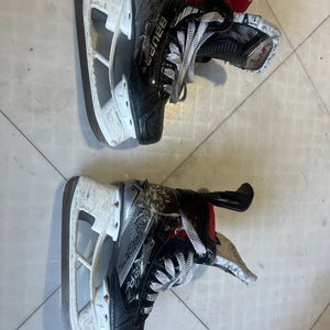 2023 Bauer Vapor X5 Pro Hockey Skates Regular Width Size 1.5 (Used)