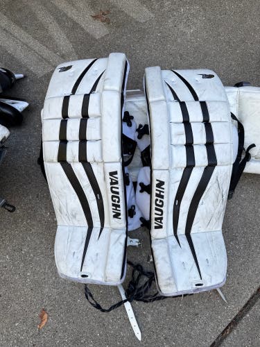 26" Vaughn Velocity V7 Goalie Leg Pads (Used)