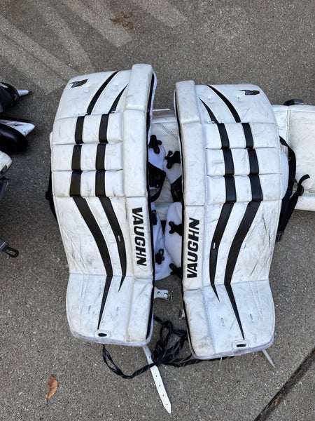26" Vaughn Velocity V7 Goalie Leg Pads (Used)