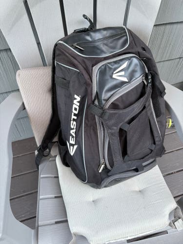 Black Kids Unisex Large/Extra Large Easton Backpack (Used)