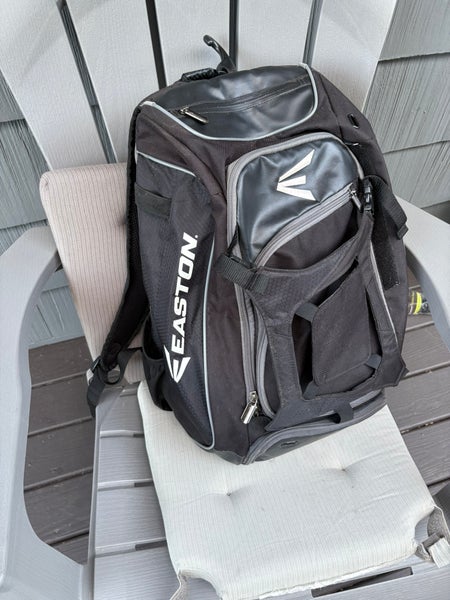 Black Kids Unisex Large/Extra Large Easton Backpack (Used)