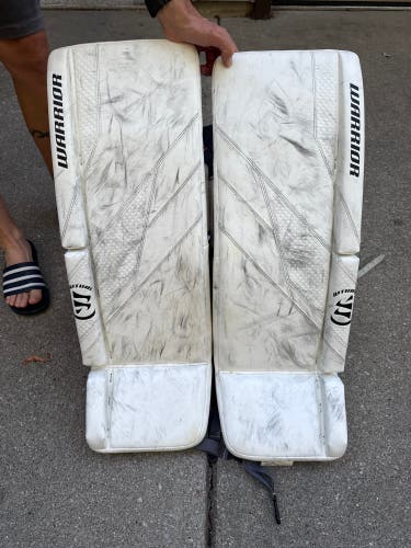 32" 2024 Warrior Ritual G7 Pro Goalie Leg Pads (Used)