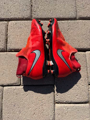 Orange Kids 4Y (Big Kids / Youth) Nike Phantom VSN Molded Cleats Cleats (Used)