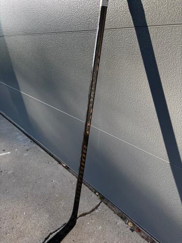 Junior Warrior Covert QR5 Pro Right Handed Hockey Stick W28M (Used)