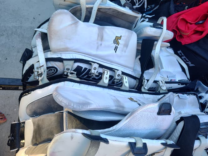 33" Vaughn Velocity V6 Goalie Leg Pads (Used)