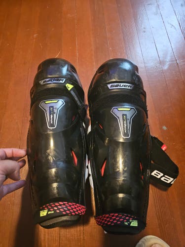 Intermediate Bauer Vapor Hyperlite 14" Shin Pads (Used)