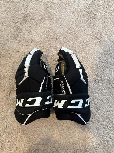 CCM Tacks 9040 Gloves 15" (Used)