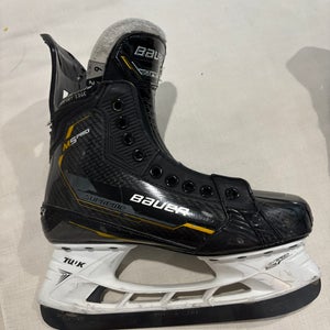 2024 Bauer Supreme M5 Pro Hockey Skates Regular Width Size 6 (Used - Excellent Condition).