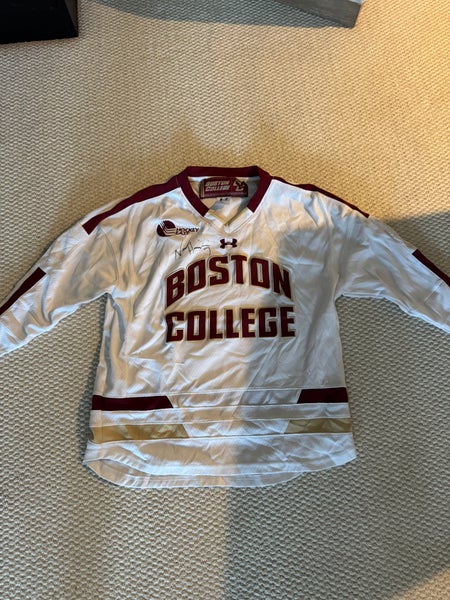 Noah Hannifin signed Boston College hockey jersey. Size youth large.