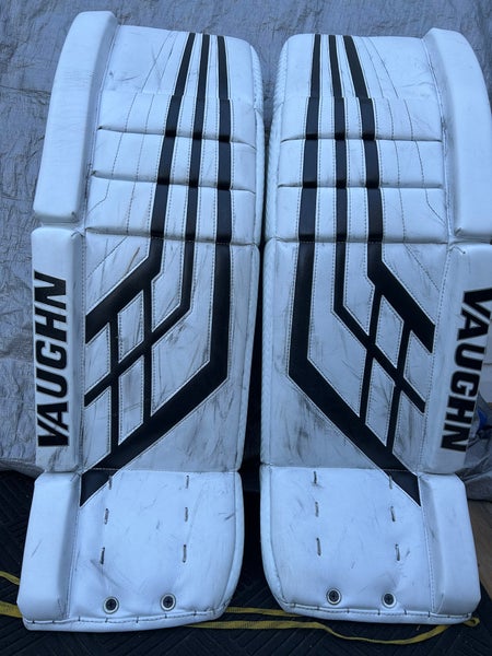34" Vaughn Velocity VE8 Pro Carbon Goalie Leg Pads (Used)