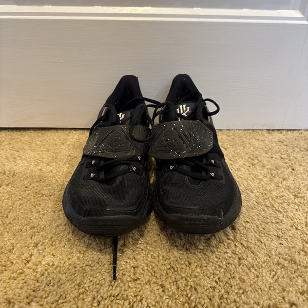 Men's Size M 11.0 (W 12.0) Nike Kyrie 3 Shoes (Used)