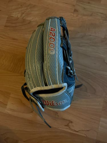 Wilson A2000 RH Infield Softball Glove 11.75" (Used)