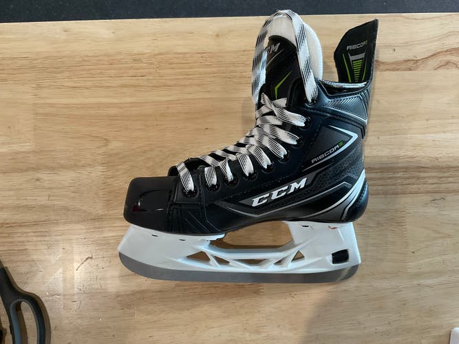 CCM RibCor 76K Hockey Skates Size 3 (New)