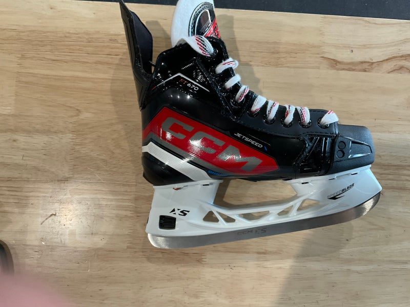 CCM JetSpeed FT670 Hockey Skates Size 4 (New)